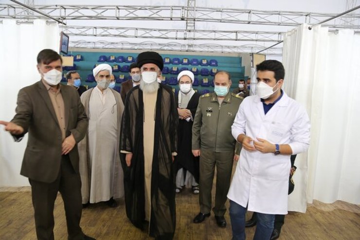رئیس سازمان عقیدتی سیاسی وزارت دفاع با حضور در مجموعه ورزشی سازمان صنایع دفاع نخستین دوز واکسن«فخرا» را دریافت کرد.