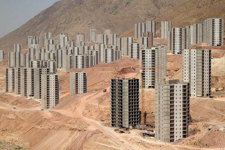 به هر متقاضی مسکن در طرح جدید دولت متناسب با شهری یا روستایی بودن بین ۲۰۰ تا ۴۵۰ میلیون تومان وام پرداخت می‌شود. آیا این وام مستقیما به حساب متقاضی واریز می‌شود؟