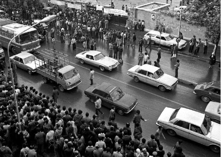 در این سال‌ها فریاد مرگ بر آمریکای مردم ایران در اعتراض به ظلم هرگز خاموش نشد. همچنان که سرود‌ها و اشعاری که از دل داغ‌دار هنرمندان انقلابی جوشید و ملکه ذهنمان شد. در ادامه نظرات سه شاعر خراسانی که ید طولایی در سرودن اشعار انقلابی دارند درباره اهمیت این روز پیش روی شماست.