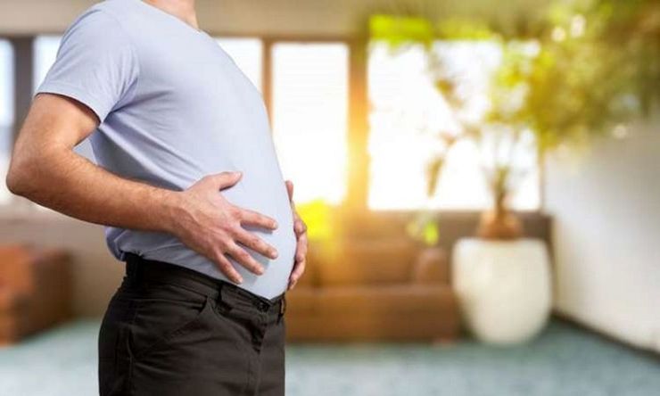 وجود مقداری چربی در ناحیه شکم برای همه ما کاملاً طبیعی است. حتی افراد لاغر اندام نیز کمی چربی در قسمت شکم خود دارند. اما واقعیت این است که تجمع بیش از اندازه چربی در ناحیه شکم می‌تواند سلامتی شما را به خطر بیندازد.