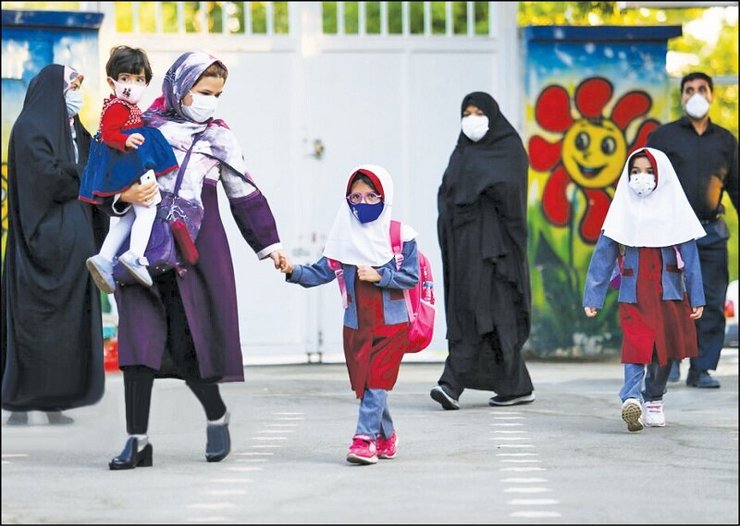 سخنگوی وزارت آموزش و پرورش با اشاره به زمان بازگشایی مقاطع مختلف مدارس، گفت: دانش آموزان متوسطه دوم از روز شنبه ۱۵ آبان ماه باید در مدارس حضور یابند.