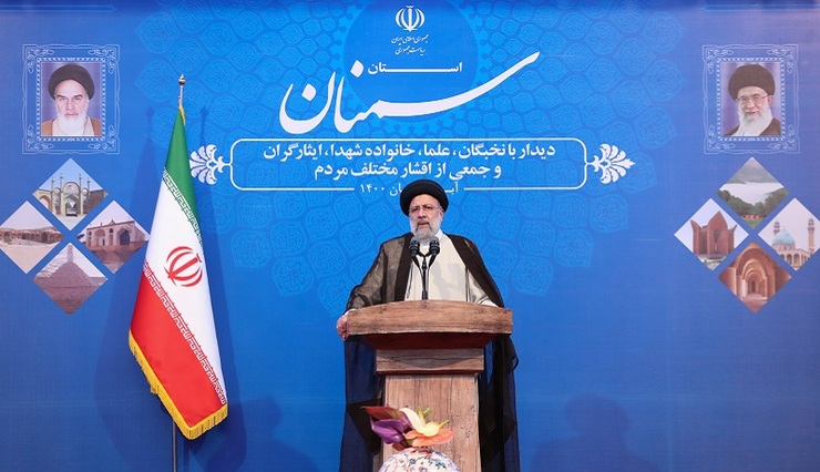 رئیس جمهور با اشاره به بی توجهی به ساعات کار بانوان و استفاده از آنان در شیفت‌های کاری شبانه گفت: به هیچ عنوان منزلت بانوان نباید مخدوش شود و نباید به گونه‌ای ساعات کار برنامه‌ریزی شود که نسبت به شأن مادری و همسری بانوان بی توجهی شود، لازم است همه شرکت‌ها و ادارات به نحوی برنامه کاری را تنظیم کنند که نهاد و کانون خانواده مخدوش نشود.