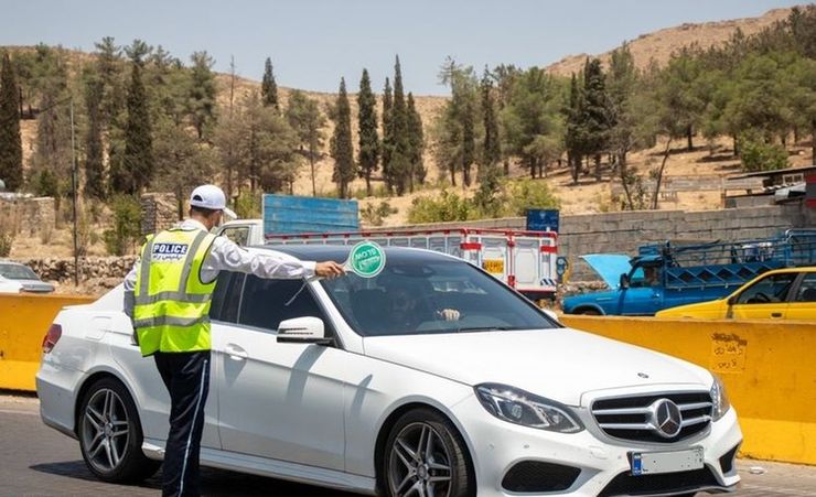 رئیس مرکز تدوین مقررات ایمنی حمل و نقل پدافند غیرعامل و مدیریت بحران وزارت راه و شهرسازی اعلام کرد که از اول آذر ماه افرادی که واکسن نزده باشند یا تست منفی PCR نداشته باشند، نمی‌توانند به مسافرت بروند و در آینده نه چندان دور تنها افرادی که واکسینه شده باشند، اجازه سفر دارند.