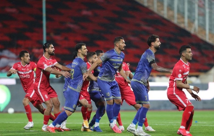 تیم‌های فوتبال پرسپولیس و گل گهر به تساوی یک بر یک رضایت دادند.