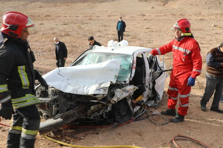 آتش نشانان به ۶مصدوم سانحه تصادف خودرو حامل معلمان و نیسان وانت در کیلومتر ۴۰ جاده مشهد به کلات امدادرسانی کردند.