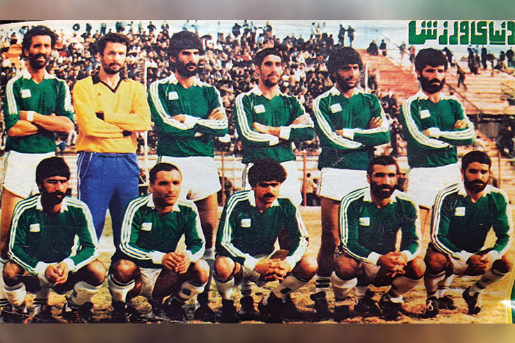 تیم فوتبال منتخب خراسان در این فصل از حضور بازیکنان شاخصی، چون سعید جوشش، اکبر میثاقیان، کاظم غیاثیان، فریدون مهریار و... بهره می‌برد، اما در طول فصل برای بقا می‌جنگید. این عکس مربوط به عکس تیمی پیش از بازی با منتخب تهران است که با تساوی بدون گل ۲ تیم به پایان رسید.