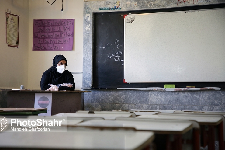 عضو کمیسیون آموزش و تحقیقات مجلس گفت: با مصوبه کمیسیون، معلمان با اساتید دانشگاه سنجیده نمی‌شوند و در هر رتبه‌ای که قرار بگیرند درصدی به حقوق آنها اضافه می‌شود.