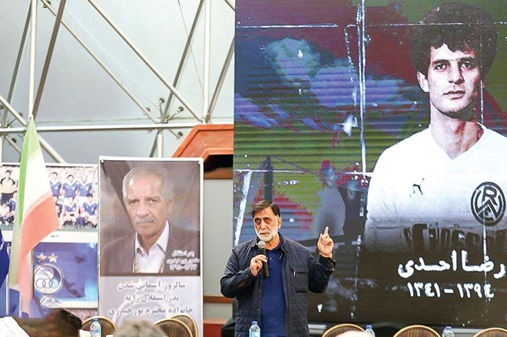 در جلسه مدیران استقلال با پیشکسوتان این تیم صحبت‌های زیادی مطرح شد، از تولید لباس با برند استقلال تا مسائل دیگر که در ادامه می خوانید.