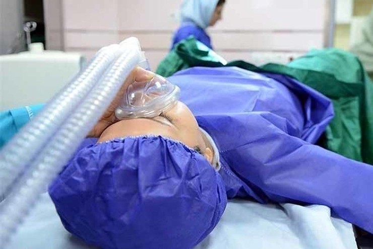 دختر ۱۹ ساله اهوازی دارای رتبه ۷۰ کنکور سراسری، بر اثر عمل زیبایی به کما رفت.