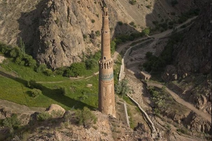 مقامات طالبان اعلام کردند که به دلیل عدم اختصاص بودجه برای تقویت دیوارهای محافظ، منار جام غور در معرض تخریب قرار گرفته است. منار جام از جمله ارزشمندترین منارهای آجری جهان است و به همین دلیل در یونسکو ثبت شده است.