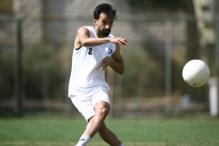 درحالیکه احمد موسوی از استقلال جدا شده و به گل‌گهر پیوسته، شنیده می‌شود طلب این بازیکن از آبی‌های پایتخت به صورت قسطی پرداخت خواهدشد.