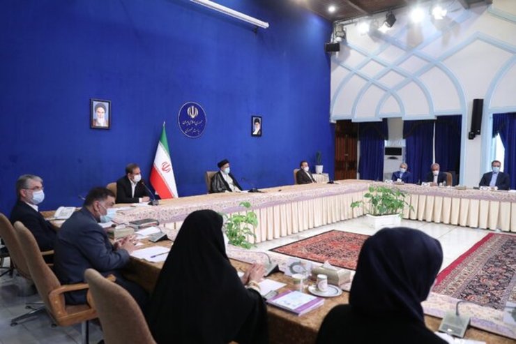 رئیس جمهور گفت: پرداخت حقوق به افراد از محل خزانه نباید محرمانه تلقی شود و برابر مقررات قانونی پرداخت‌ها در سامانه مربوطه ثبت شود.