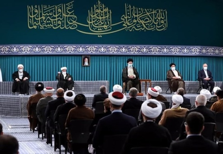 جمعی از مسئولان نظام و مهمانان شرکت‌کننده در کنفرانس بین المللی وحدت اسلامی با رهبر انقلاب اسلامی دیدار کردند.