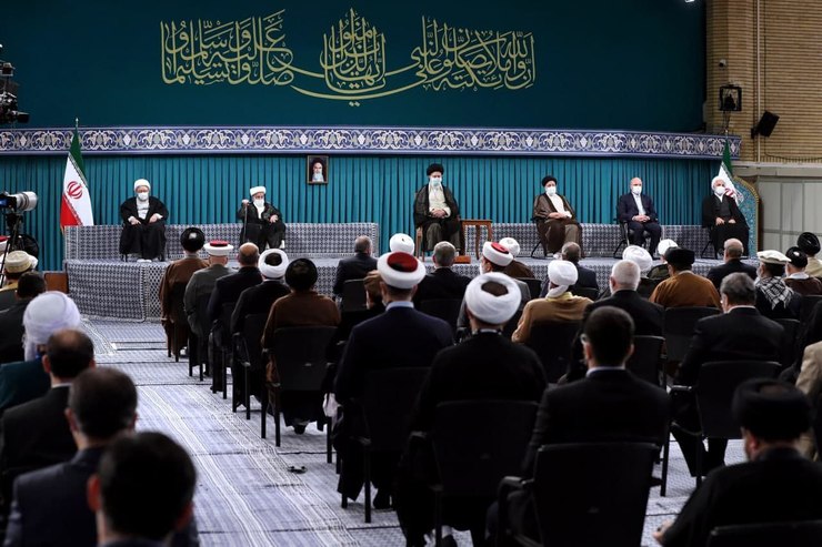 حضرت آیت‌الله خامنه‌ای در دیدار جمعی از مسئولان نظام و مهمانان شرکت‌کننده در کنفرانس بین‌المللی وحدت اسلامی فرمودند:قدرت‌های سیاسی مادی اصرار دارند بر اینکه اسلام را منحصر کنند در عمل فردی و عقیده‌ی قلبی؛ این تلاش از قدیم بوده است. در دوره‌ی تشکیل جمهوری اسلامی این تلاش مضاعف شده است