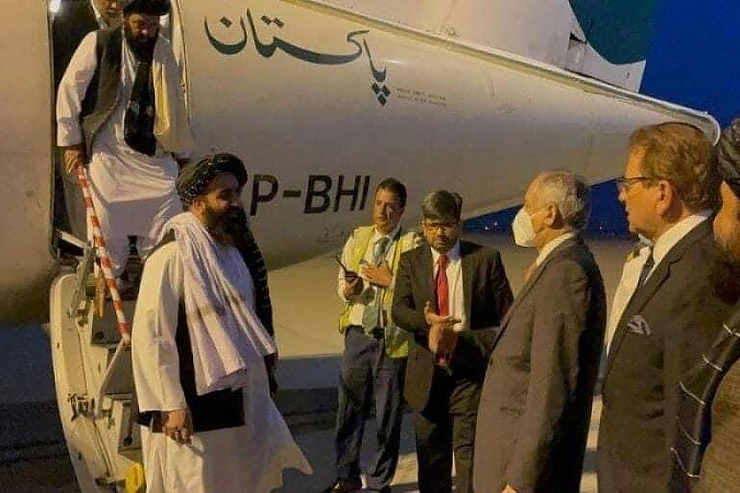 اولین سفر امیرخان متقی، سرپرست وزارت خارجه افغانستان به پاکستان به عنوان مقام رسمی دیپلماتیک حکومت طالبان، خبر ساز شد.