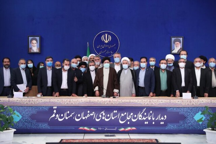 رئیس جمهور توزیع عادلانه منابع آب موجود و استخراج از منابع آب ژرف را دو راهکار برای کاهش مشکلات کم‌آبی در کوتاه مدت عنوان کرد و اظهار داشت: هیچ راهکاری برای رفع مشکلات مربوط به کم‌آبی نادیده گرفته نخواهد شد و دولت یکی از مهم‌ترین مسئولیت‌های خود را کاهش و رفع دغدغه مردم در زمینه کم‌آبی می‌داند.