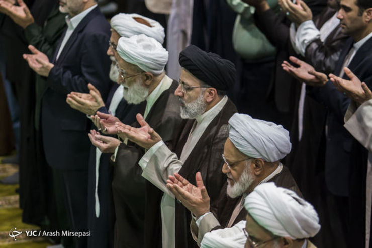 سید ابراهیم رئیسی امروز در جمع نمازگذاران جمعه در محل دانشگاه تهران حاضر شد.