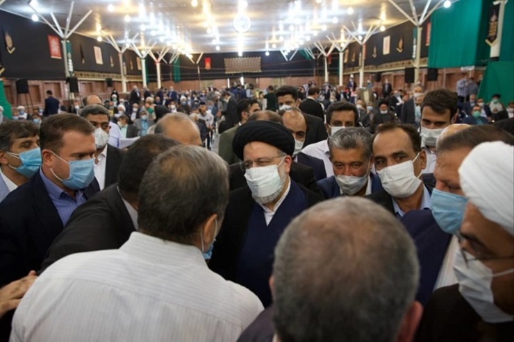 مدیریت میدانی، در صحنه و انقلابی، از جمله مؤلفه های اصلی دوره حکمرانی حجت الاسلام سیدابراهیم رئیسی در دستگاه اجرایی کشورمان است که یکی از مهم‌ترین جلوه‌های این سبک مدیریتی در سفر‌های استانی مستمر و بدون وقفه ایشان به همراه دیگر اعضای هیئت دولت با اولویت استان‌های محروم کشور، متبلور شده است.
