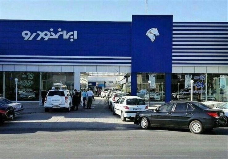 خودروسازان در هفته گذشته قیمت‌های جدیدی را برای محصولات خود اعلام کردند که با دستور رئیس جمهور، وزارت صمت اجازه افزایش قیمت نداد و این تغییر قیمت‌ها فعلا منتفی شده است، آیا با این شرایط قیمت خودرو تغییر نمی‌کند؟