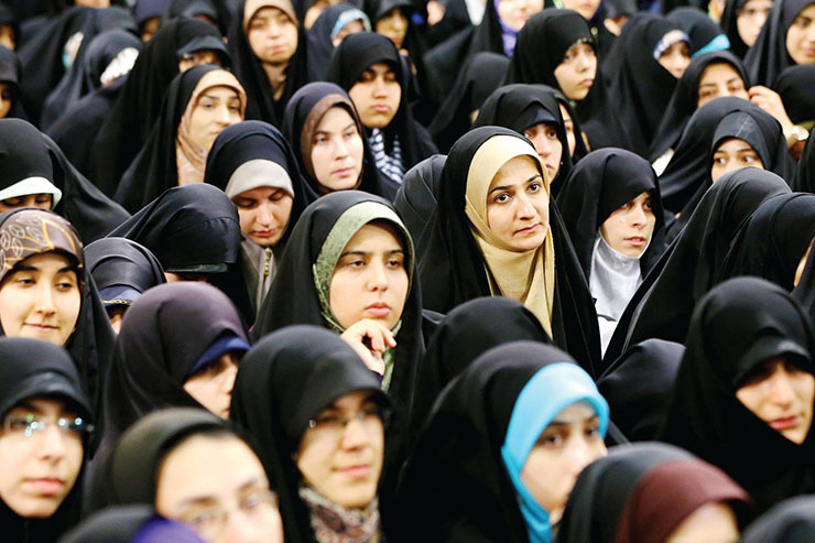 حضور اجتماعی زنان در جامعه پیامد‌های متعددی دارد که می‌تواند حرکت جامعه به سمت پیشرفت را سرعت بخشد.