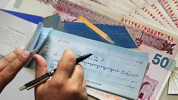 رئیس بانک مرکزی گفت: امکان پاس کردن چک با استفاده موجودی فرد در بانک‌های مختلف از دی فراهم می‌شود.