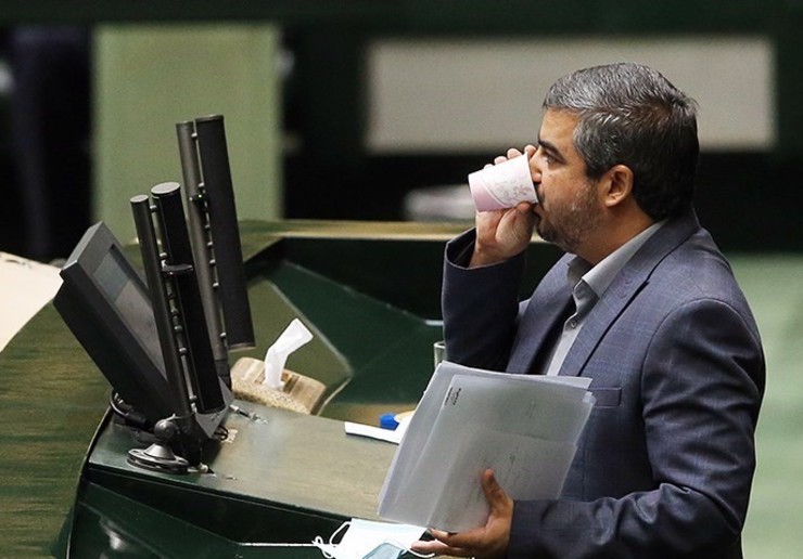 نماینده مجلس گفت: اعتماد نکردن به وزیر پیشنهادی نباید سبب تأخیر در پرداخت پاداش فرهنگیان شود.