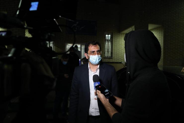 شهردار مشهد که در صفحه اینستاگرام خود از مجاوران، زائران و خادمان شهر امام مهربانی‌ها خواسته بود با توجه به برودت هوا در صورت مشاهده کارتن خواب‌ها با ۱۳۷ تماس بگیرند و شخصا در ساعات پایانی شب از گرم خانه‌های شهرداری مشهد بازدید کرد.