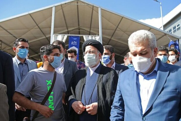 رییس جمهوری با تاکید بر لزوم حل مشکلات با روحیه انقلابی گفت: ما باید نظام اقتصادی کشور را اصلاح کنیم و این اصلاح حتما با نظر نخبگان و اقناع مردم است، دولت در این زمینه شوک اقتصادی وارد نخواهد کرد و در اجرای تصمیمات و جراحی های اقتصادی مردم را غافلگیر نمی‌کنیم.