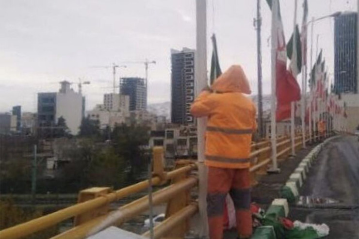 پاکبان منطقه ۱۱ شهرداری مشهد که به علت سرمای شدید هوا در حین خدمت‌رسانی بیهوش شده بود، هم‌اینک شرایط مساعدی دارد.