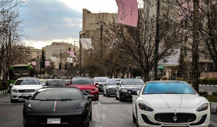 تا چندی پیش برخی برای جشن عروسی خودرو لوکس اجاره می‌کردند، اما حالا برخی برای مسافرت حاضرند خودرو لوکس اجاره کنند. اجاره خودرو‌های لوکس برای مسافرت واقعیت دارد؟