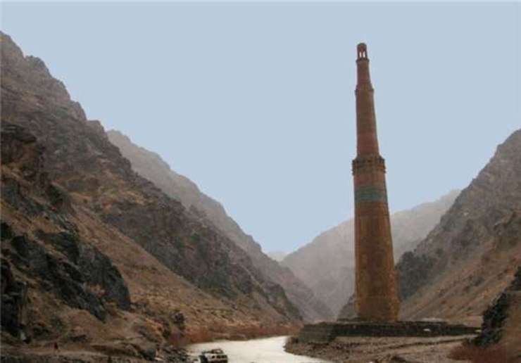 مقامات طالبان اعلام کردند که به دلیل عدم اختصاص بودجه برای تقویت دیوارهای محافظ، منار جام غور در معرض تخریب قرار گرفته است. منار جام از جمله ارزشمندترین منارهای آجری جهان است و به همین دلیل در یونسکو ثبت شده است.