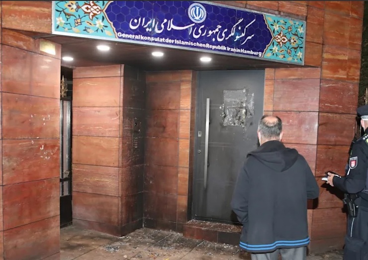 رسانه‌ها در آلمان از حمله افرادی ناشناس به ساختمان سرکنسولگری ایران در شهر هامبورگ خبر داده‌اند.