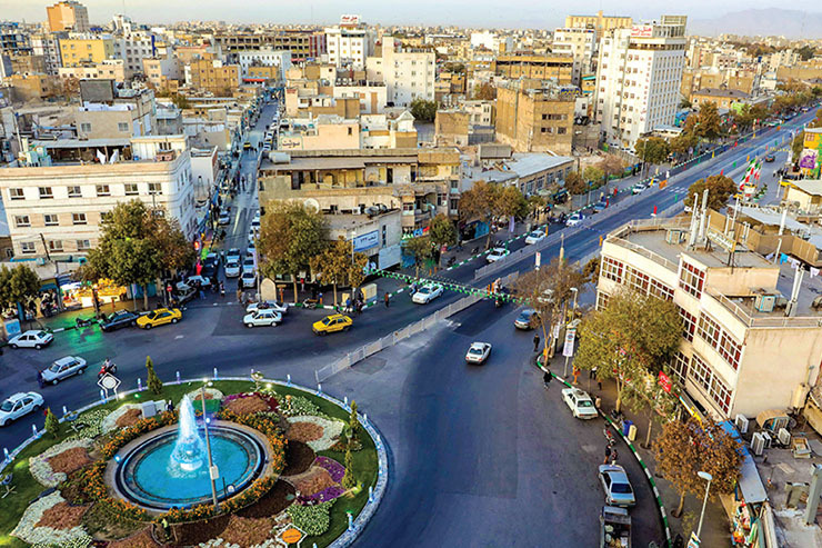 اگرچه در سالیان اخیر از نظر کمی، تعداد زائرانی که به مشهد مقدس سفر می‌کنند بیشتر شده است، به طور میانگین باتوجه به اینکه بودجه سفر خانوار‌ها متناسب با تورم رشد نکرده است، میزان هزینه‌ای که در طول سفر خرج می‌کنند، کاهش یافته است.
