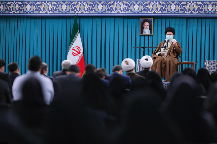 پایگاه اطلاع رسانی «دفتر حفظ و نشر آثار آیت ا...  العظمی خامنه ای» با انتشار مطلبی با عنوان «از کودتای ۲۸ مرداد تا حمایت از مهاجرفرستی» به تحریف سخنان رهبر معظم انقلاب درباره مهاجرت نخبگان واکنش نشان داد.