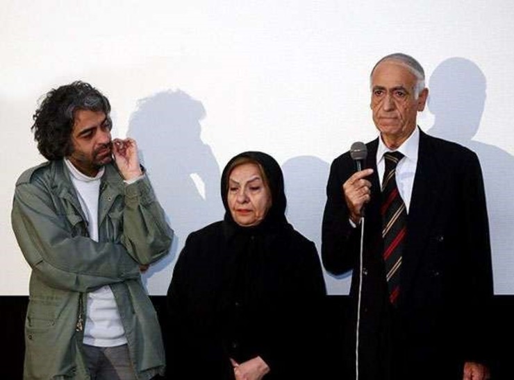اکبر خرمدین، قاتل زنجیره‌ای است که در اواخر اردیبهشت سال ۱۴۰۰ به همراه همسرش ایران موسوی ثانی به اتهام قتل دو فرزند و دامادشان بازداشت و در بازجویی‌های اولیه به جرم خود اعتراف کردند.