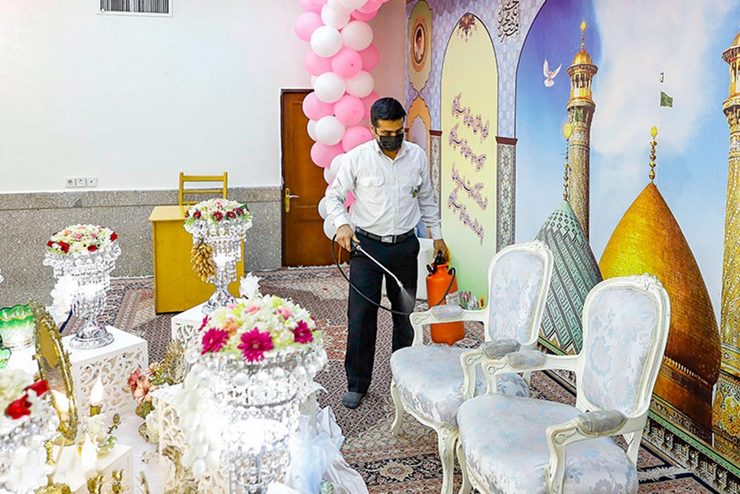 ۲ سال زندگی با کرونا سبب رنگ‌باختن بسیاری از ریخت‌وپاش‌های عروسی‌های مشهد شده است.