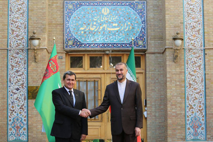 وزیر خارجه ترکمنستان با بیان اینکه طی امروز و فردا کمیسیون مشترک اقتصادی ایران و آذربایجان در تهران برگزار می‌شود، گفت: امیدواریم در جریان این مذاکرات به نتایج خوبی دست پیدا کنیم.