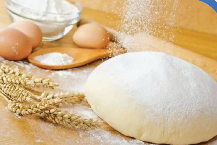 برای درست کردن پیراشکی و پیتزا، بهتر است خمیر آن را در منزل درست کنید! اگر این کار را طبق دستور زیر انجام دهید، بسیار آسان خواهد بود؛ همچنین درست کردن خمیر پیراشکی در خانه سالم‌تر است، زیرا خمیر‌های بازاری حاوی مواد نگه دارنده است.