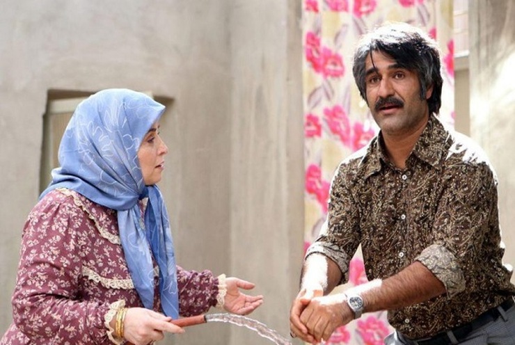 آیا نبود یا کمبود سوژه برای ساخت سریال‌های تازه، دلیل اصلی ادامه دار شدن مجموعه‌هایی است که با اقبال عمومی خوبی روبه رو می‌شود؟ آیا ریسک ساخت ادامه سری‌های یک مجموعه تلویزیونی کمتر از آغاز کردن یک سریال جدید است؟