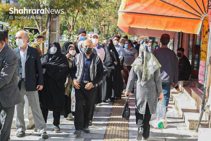 گزارش‌های میدانی شهرآرانیوز حاکی از این است که مردم دوباره برای خرید مرغ گرم در بعضی مراکز که برای توزیع مشخص شده است، در صف می‌ایستند.