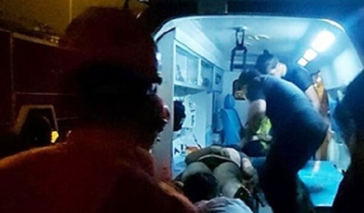 در پی بروز حادثه تصادف یک خودروی سواری با کمک راننده یک دستگاه تریلی کشنده در اسکله ۲۰بندر شهید رجایی، خودروی سواری و حادثه دیدگان به درون حوضچه سقوط کردند و یکی از مصدومان این حادثه جان باخت.