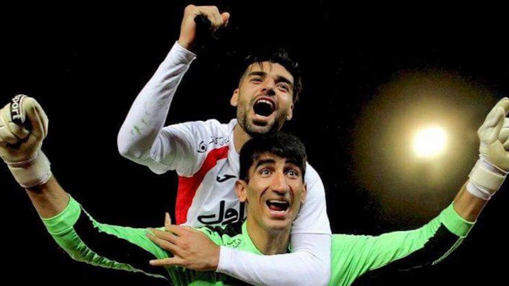 مهدی طارمی و علیرضا بیرانوند، دو ملی پوش فوتبال ایران امشب در لیگ پرتغال مقابل هم قرار می‌گیرند. به همین بهانه رسانه‌های پرتغالی چهره این دو فوتبالیست را مقابل هم قرار داده‌اند وتیتر‌های جذابی منتشر کرده‌اند.