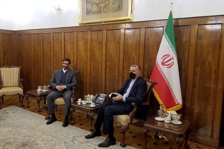 سعید محمد مشاور رئیس جمهور و دبیر امور مناطق آزاد تجاری صنعتی و ویژه اقتصادی با حسین امیرعبدالهیان وزیر امورخارجه دیدار و رایزنی کرد.