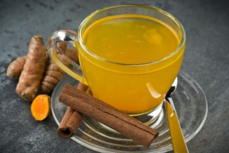 زردچوبه به عنوان یک ادویه پرکاربرد در بیشتر خانه ها وجود دارد که افراد موقع آشپزی از آن استفاده می کنند اما همین ماده خوش رنگ می تواند در قالب یک نوشیدنی به کنترل قند خون بالا در مبتلایان به دیابت کمک کند.