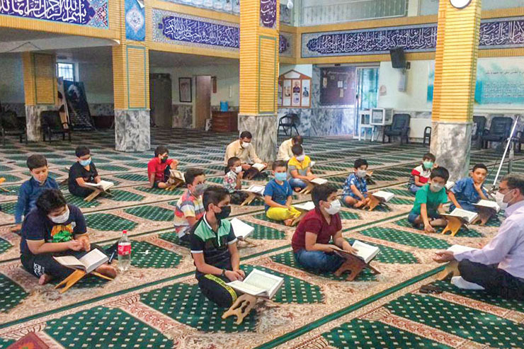 پایگاه بسیج محله سرافرازان در کنار کار فرهنگی، امنیت محله را هم تأمین می‌کند.