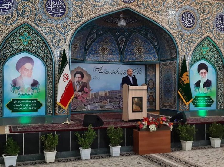 قالیباف گفت: امروز در عرصه مسائل اقتصادی دچار مشکلاتی هستیم و در این بخش کارنامه قابل قبولی نداریم.