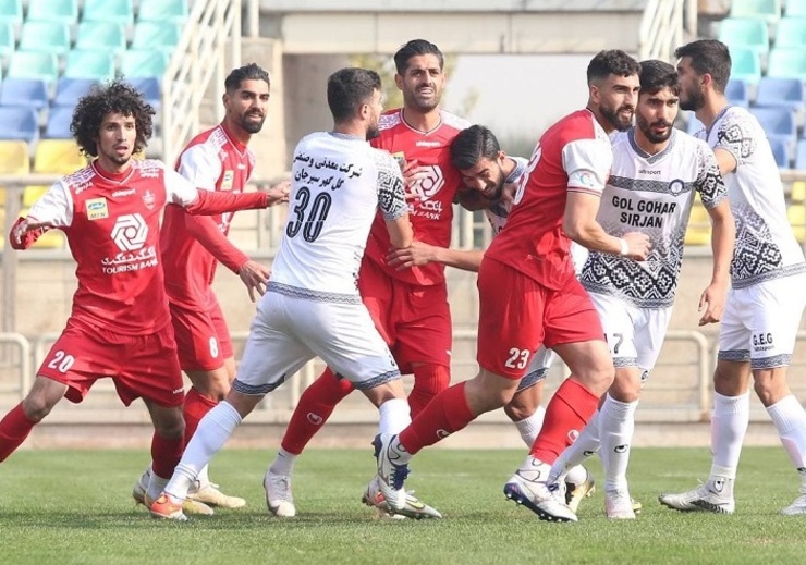 سرمربی تیم فوتبال پرسپولیس خط حمله تیمش برای بازی فردا مقابل استقلال را نعیین کرد.