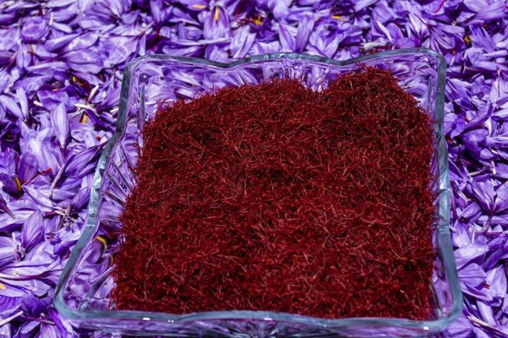 سخنگوی گمرک گفت: در هفت ماه نخست امسال نزدیک به ۱۲۱ تن زعفران به ارزش ۶۰ میلیون و ۱۷۴ هزار و ۵۸۷ دلار به ۶۰ کشور دنیا صادر شد.