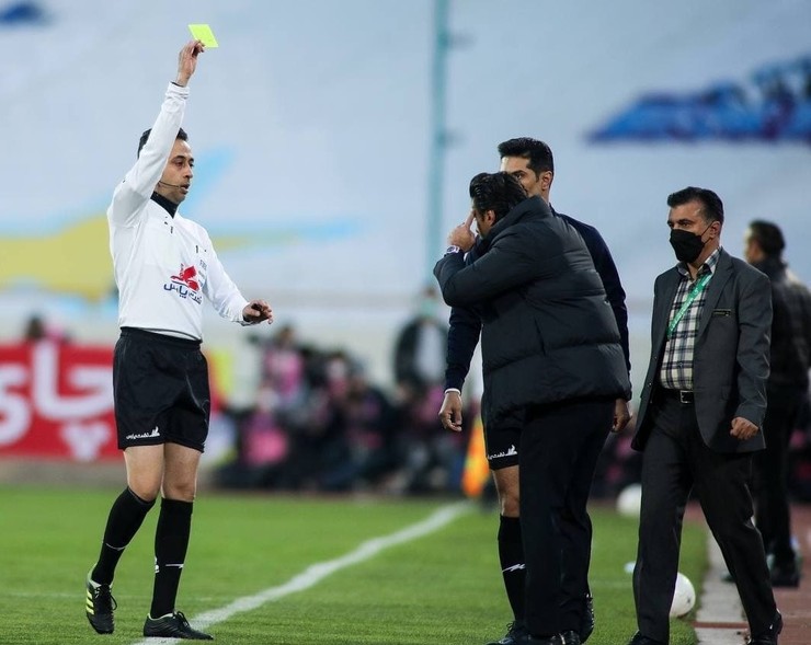 فرهاد مجیدی درجریان دربی ۹۷ وقتی داور فرار حسین زاده از پشت مدافعان پرسپولیس را آفساید اعلام کرد، به داور گفت اگر این صحنه آفساید باشد مربیگری را کنار می‌گذارد! تصاویر اما صحت تصمیم داور را تایید کرد.