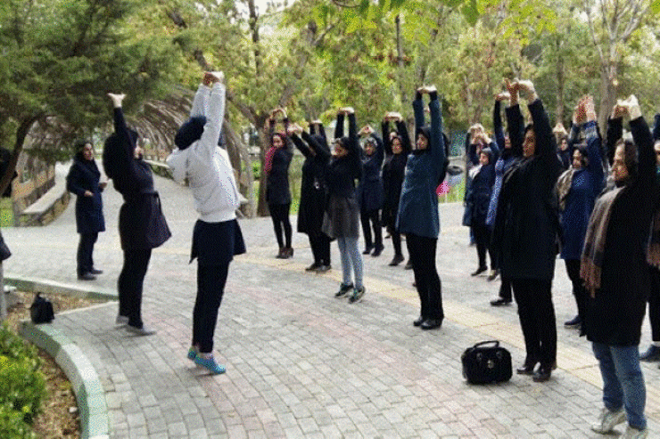 انجمن ملی عوارض پیش از قاعدگی برآورد می‌کند که ۳۰ درصد زنان عوارض سندرم پیش از قاعدگی را در سطوح ملایم تا شدید تجربه می‌کنند.